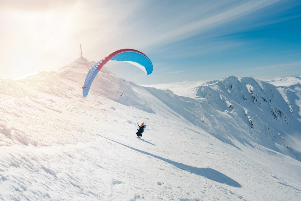 Parapente – le moyen ideal de découvrir les paysages quand on voyage