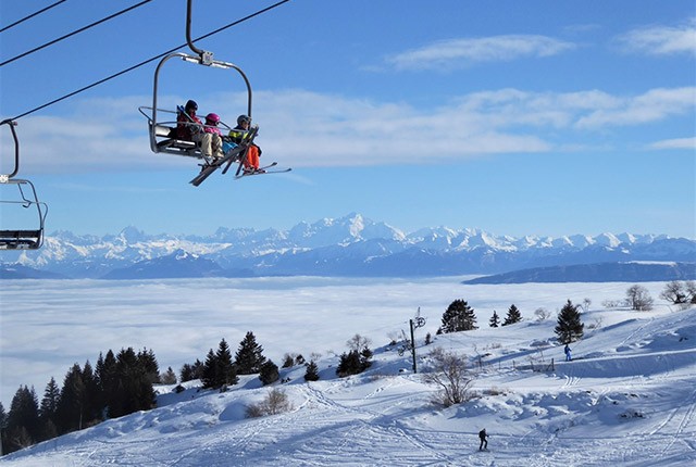 Monts Jura, FR, resort.