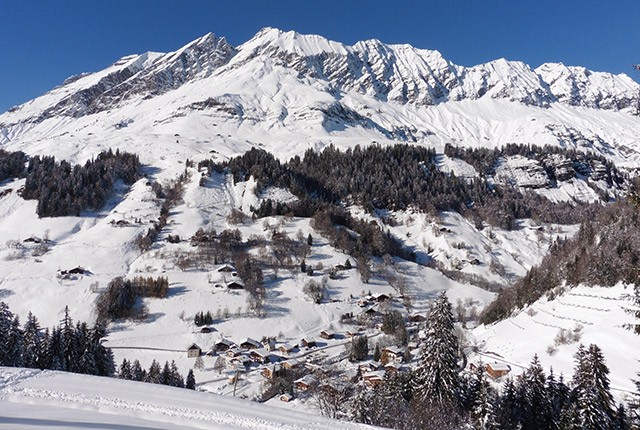 FR-La Giettaz view of town.