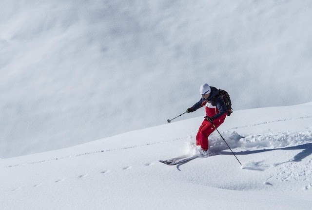 Technique ski alpin démonstration moniteur ski